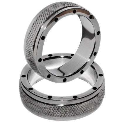Anillo metálico para pene y testículos de 50 mm de la marca METAL HARD, hecho de metal resistente y duradero, en color plateado.