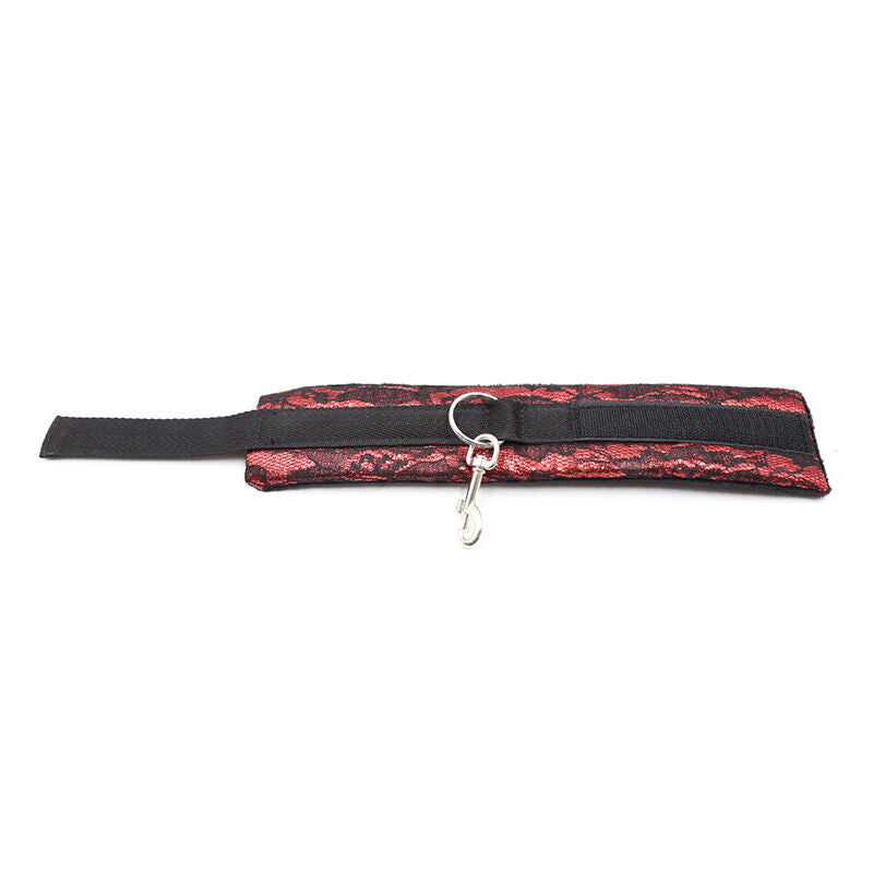 Esposas aterciopeladas de la marca OHMAMA FETISH con cinta de nylon, para juegos de restricción y Bondage.