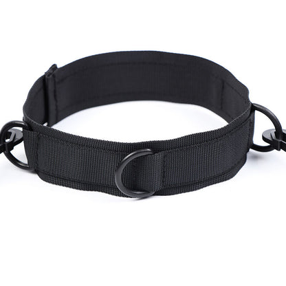Esposas y collar de nylon OHMAMA FETISH, accesorios de restricción con detalles en nylon negro y diseño ajustable.