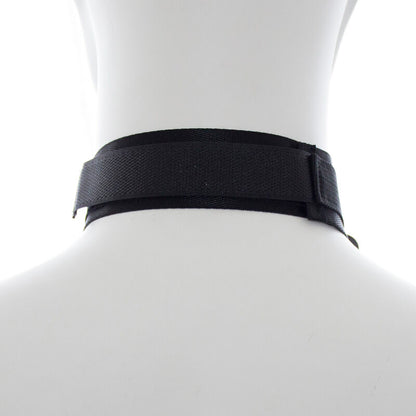 Esposas y collar de nylon OHMAMA FETISH para restricción y juego erótico, con acabado resistente y ajustable.