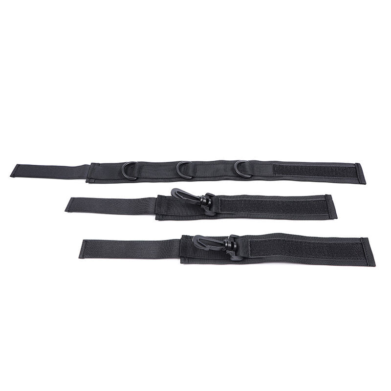 Esposas y collar de nylon de la marca OHMAMA FETISH, accesorios de restricción con acabado resistente y ajustable.