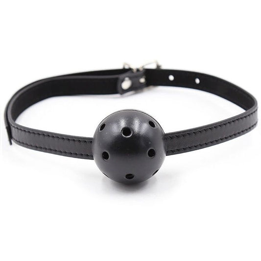 Mordaza con bola y respiraderos de la marca OHMAMA FETISH, con correa ajustable y diseño de silicona para uso seguro y cómodo.