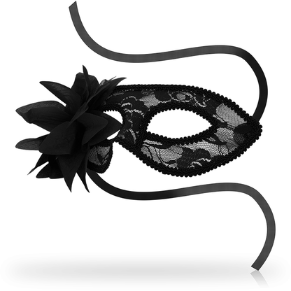 Antifaz negro de OHMAMA MASKS con encajes y flor decorativa, diseño elegante y suave para descanso o eventos especiales.