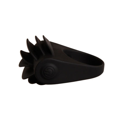 Anillo vibrador negro Pretty Love Chester con diseño ergonómico y textura suave para placer masculino.