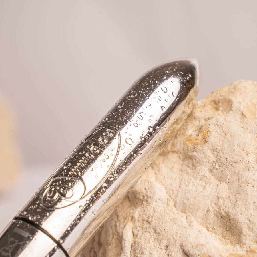 Bala vibradora plateada ROCKS-OFF RO-80 Chrome con diseño compacto y suave, ideal para estimulación y placer personal.