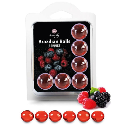 Pelotas brasileñas SECRETPLAY con sabor a frutas del bosque, en envase con diseño colorido y frascos transparentes.