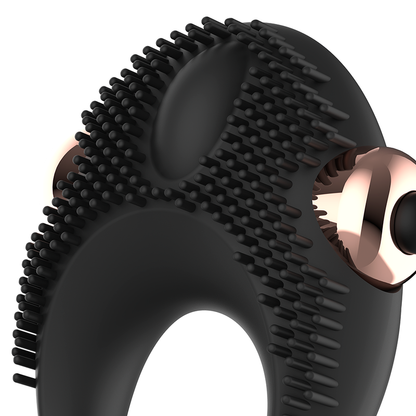 Anillo vibrador de silicona para mujer de la marca WOMANVIBE, con diseño ergonómico y superficie lisa.